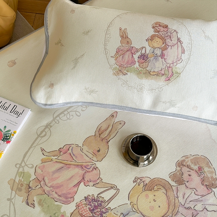 91家纺网 家纺一手货源 找家纺 萝莉家纺 2024新款大版印花冰丝凉席床席床笠款 去摘蓝莓吧-床笠款