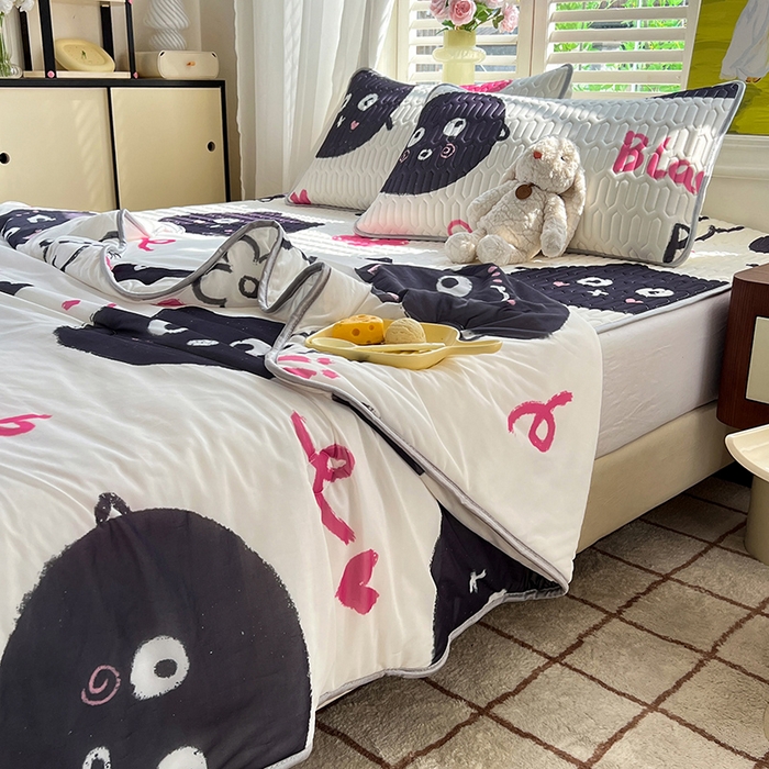 91家纺网 家纺一手货源 找家纺 慕澄家纺 2024新款小版印花0.5乳胶凉席夏被四件套 小煤球