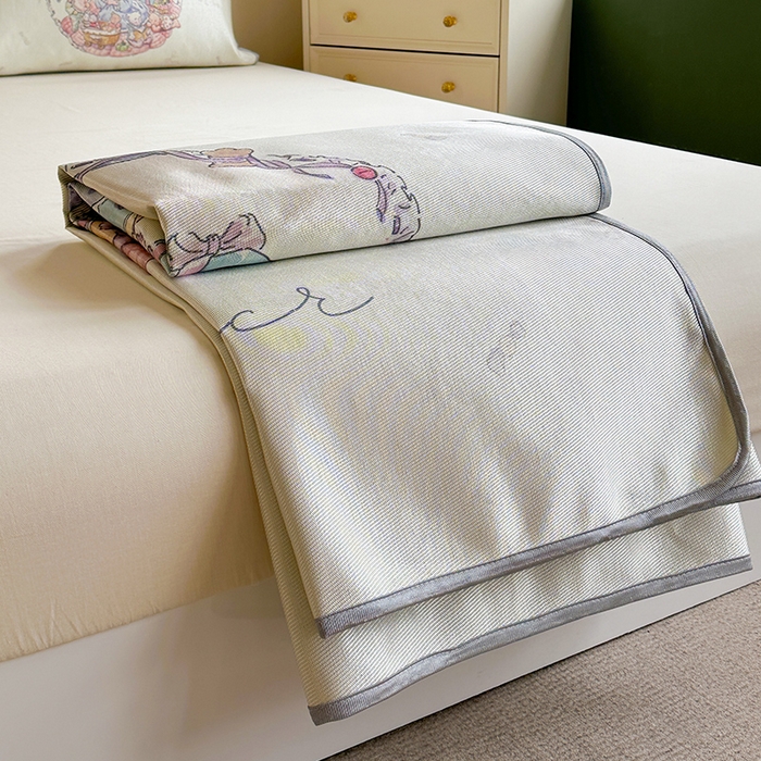 91家纺网 家纺一手货源 找家纺 萝莉家纺 2024新款大版印花冰丝凉席床席床笠款 我和我的玩具小熊们-床笠款