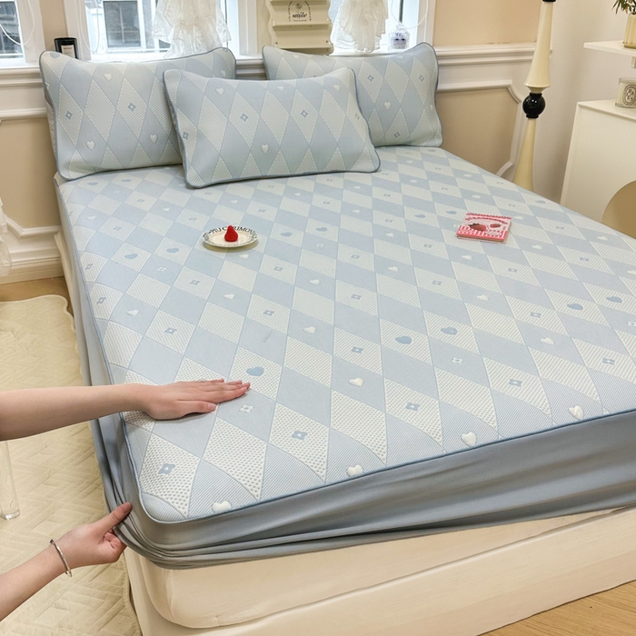 91家纺网 家纺一手货源 找家纺 全季家居 2024新款5A速冷PE小动物系列凉豆豆席 千鸟格-天蓝-床笠款