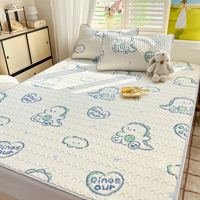 91家纺网 家纺一手货源 找家纺 慕澄家纺 2024新款小版印花0.5乳胶凉席系列 顽皮小恐龙