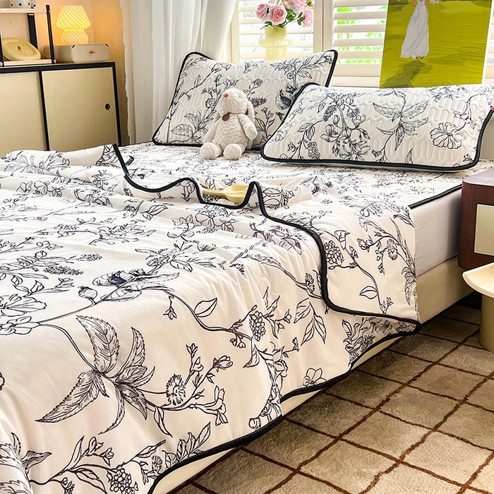 91家纺网 家纺一手货源 找家纺 慕澄家纺 2024新款小版印花0.5乳胶凉席夏被四件套 赫本