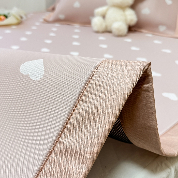 91家纺网 家纺一手货源 找家纺 全季家居 2024新款卡通提花系列PE凉感席 爱心-山茶粉