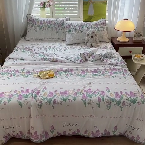 91家纺网 家纺一手货源 找家纺 慕澄家纺 2024新款小版印花0.5乳胶凉席夏被四件套 紫色浪漫