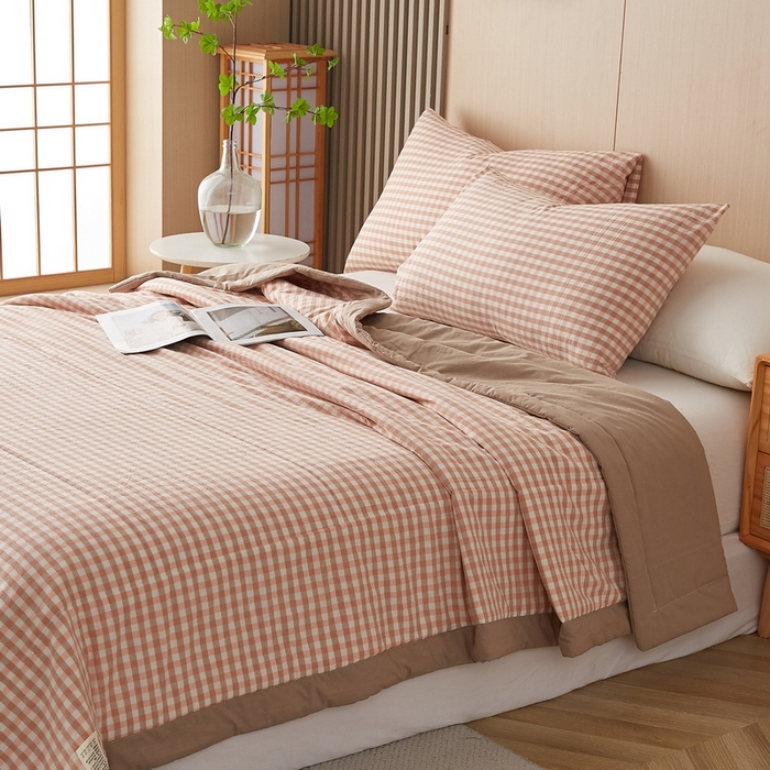 91家纺网 家纺一手货源 找家纺 猎鹿人家纺 2024新款水洗棉棉花夏被 粉小格