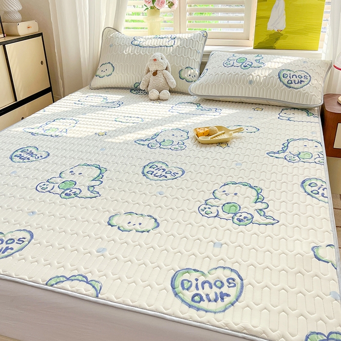 91家纺网 家纺一手货源 找家纺 慕澄家纺 2024新款小版印花0.5乳胶凉席系列 顽皮小恐龙