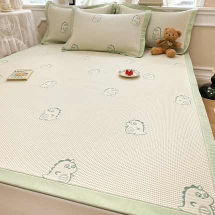 91家纺网 家纺一手货源 找家纺 全季家居 2024新款5A速冷PE小动物系列凉豆豆席 小恐龙-水绿-床席款