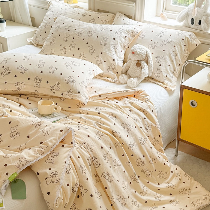 91家纺网 家纺一手货源 找家纺 创优家纺  2025新款A类皱皱纱小花边夏被 小熊院长