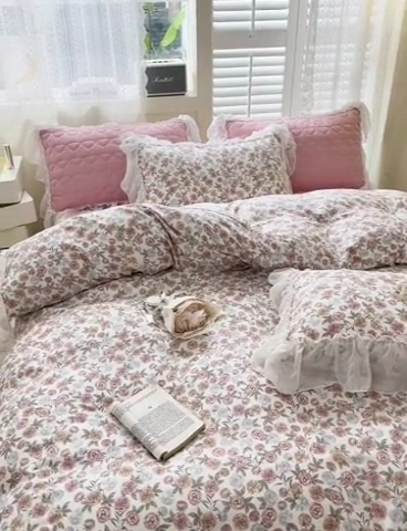 91家纺网 家纺一手货源 找家纺 淑女公社 2024春夏新款竹棉双层纱床裙款四件套-玫瑰庄园 玫瑰庄园 粉