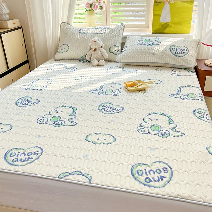 91家纺网 家纺一手货源 找家纺 慕澄家纺 2024新款小版印花0.5乳胶凉席系列 顽皮小恐龙