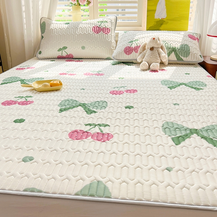 91家纺网 家纺一手货源 找家纺 慕澄家纺 2024新款小版印花0.5乳胶凉席系列 粉樱桃