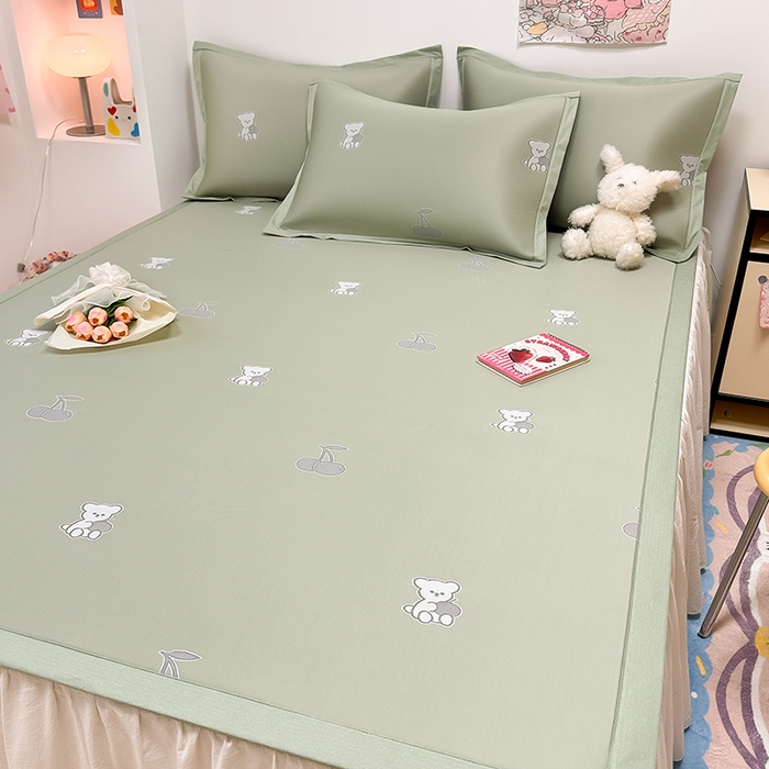 91家纺网 家纺一手货源 找家纺 全季家居 2024新款卡通提花系列PE凉感席 樱桃-清新绿