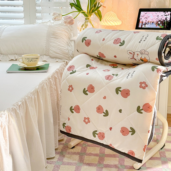 91家纺网 家纺一手货源 找家纺 琪格格纺织 2024新款A类卡通印花清新大豆针织夏被 200*230cm-夏被 针织被-郁金香兔