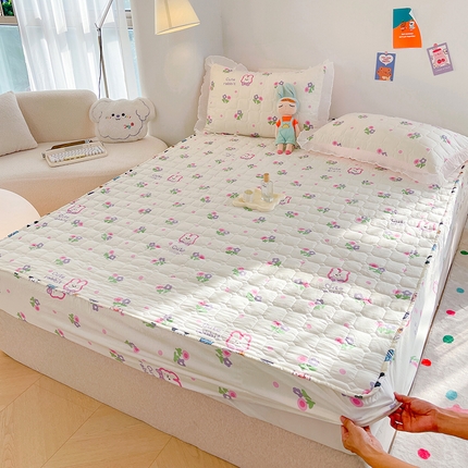 91家纺网 家纺一手货源 找家纺 默忆 2025新款水洗棉双层纱印花夹棉床笠  曼塔玫瑰