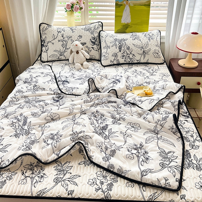 91家纺网 家纺一手货源 找家纺 慕澄家纺 2024新款小版印花0.5乳胶凉席夏被四件套 赫本