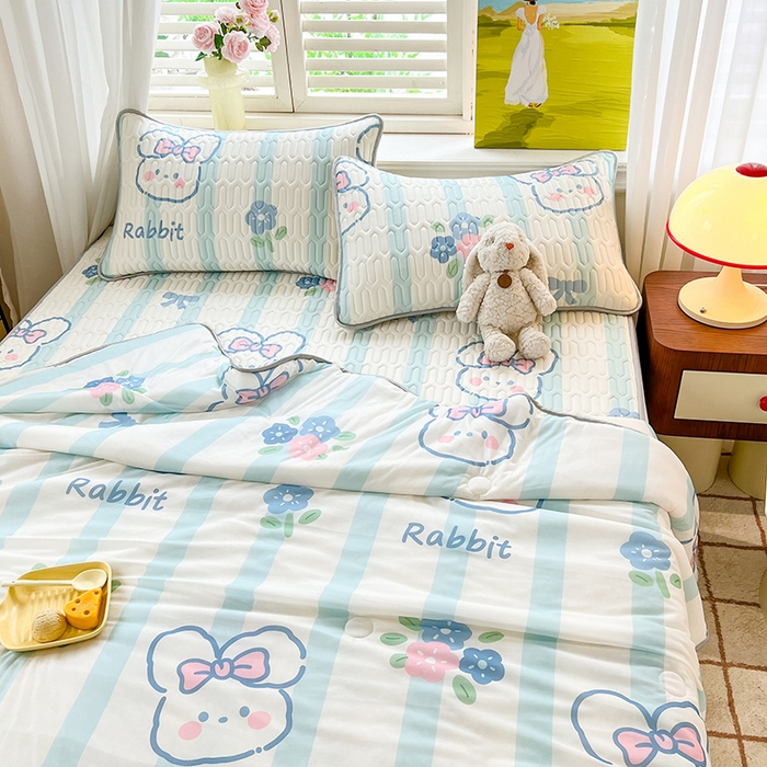 91家纺网 家纺一手货源 找家纺 慕澄家纺 2024新款小版印花0.5乳胶凉席夏被四件套 条纹兔