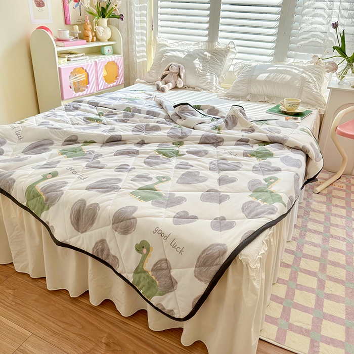 91家纺网 家纺一手货源 找家纺 琪格格纺织 2024新款A类卡通印花清新大豆针织夏被 200*230cm-夏被 针织被-恐龙爱