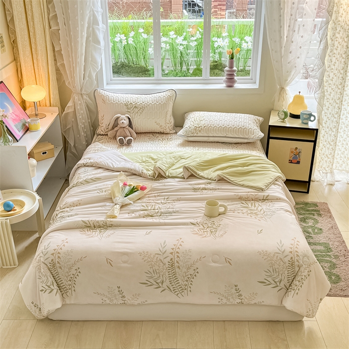 91家纺网 家纺一手货源 找家纺 古吉梦 2024新款冰激凌凉感丝夏被-小清新 凉感丝夏被-绿茵+莴苣