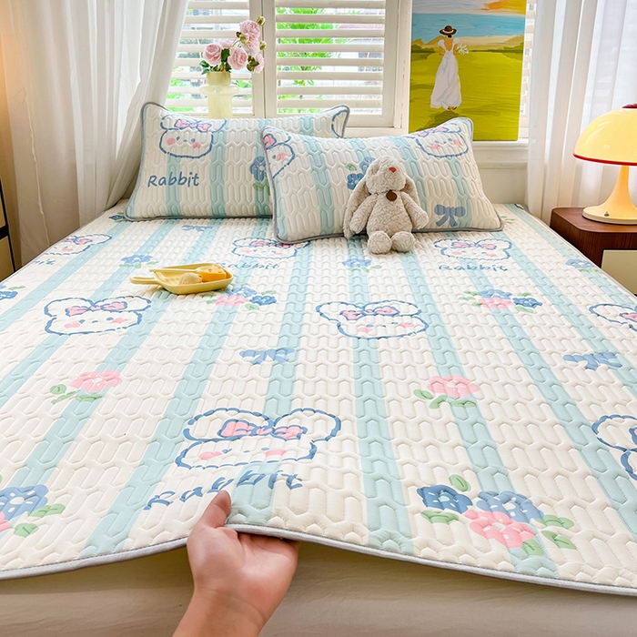 91家纺网 家纺一手货源 找家纺 慕澄家纺 2024新款小版印花0.5乳胶凉席系列 条纹兔