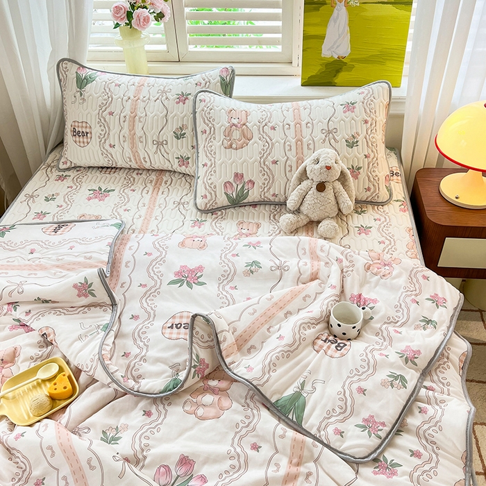 91家纺网 家纺一手货源 找家纺 慕澄家纺 2024新款小版印花0.5乳胶凉席夏被四件套 洛丽塔