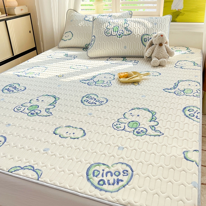 91家纺网 家纺一手货源 找家纺 慕澄家纺 2024新款小版印花0.5乳胶凉席系列 顽皮小恐龙