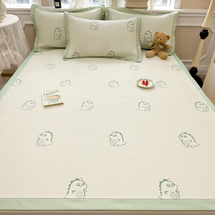 91家纺网 家纺一手货源 找家纺 全季家居 2024新款5A速冷PE小动物系列凉豆豆席 小恐龙-水绿-床席款