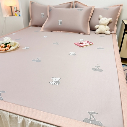 91家纺网 家纺一手货源 找家纺 全季家居 2024新款卡通提花系列PE凉感席 樱桃-山茶粉