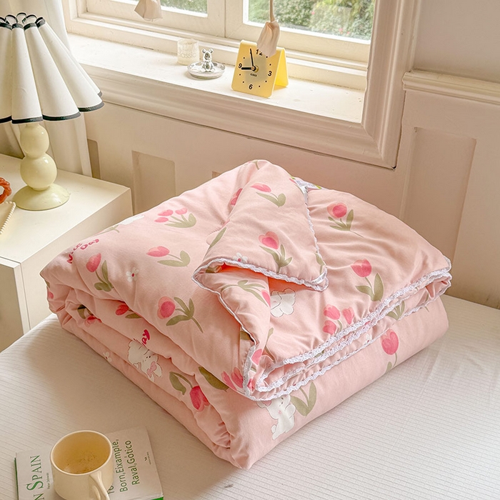 91家纺网 家纺一手货源 找家纺 创优家纺  2025新款A类皱皱纱小花边夏被 甜茶日记