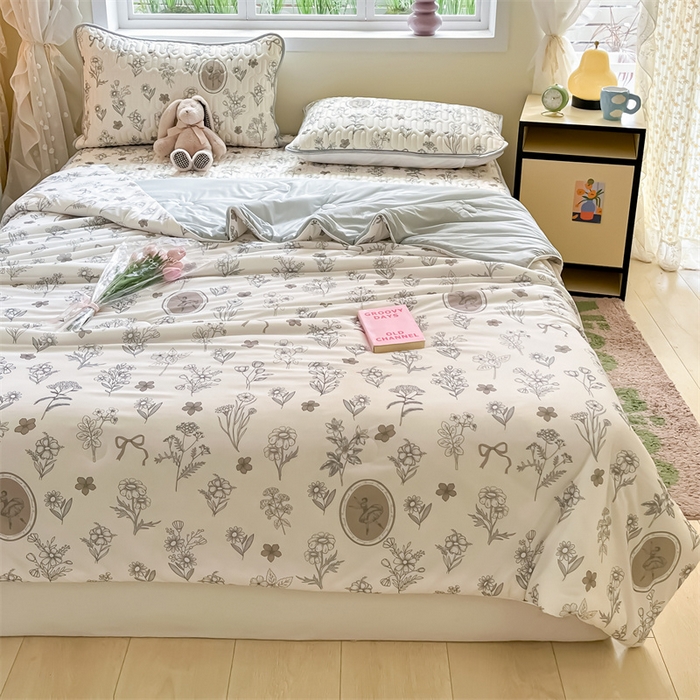 91家纺网 家纺一手货源 找家纺 古吉梦 2024新款冰激凌凉感丝夏被-小清新 凉感丝夏被-芭提雅+浅灰