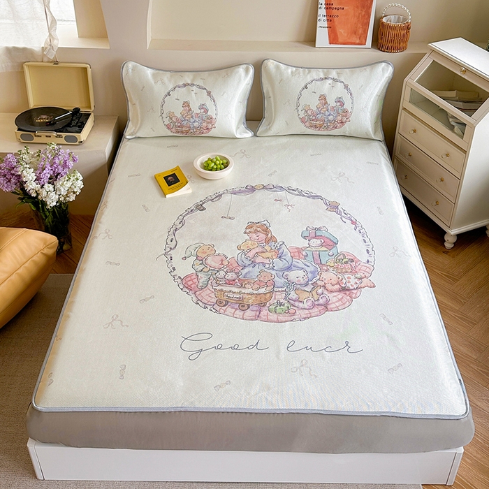 91家纺网 家纺一手货源 找家纺 萝莉家纺 2024新款大版印花冰丝凉席床席床笠款 我和我的玩具小熊们-平席款