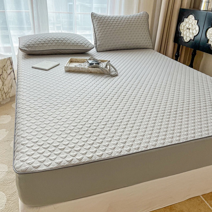 91家纺网 家纺一手货源 找家纺 全季家居 2024新款5A速冷PE简约系列凉豆豆席 爱心-绅士灰-床笠款