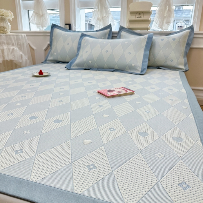 91家纺网 家纺一手货源 找家纺 全季家居 2024新款5A速冷PE小动物系列凉豆豆席 千鸟格-天蓝-床席款