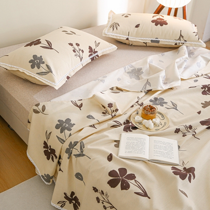 91家纺网 家纺一手货源 找家纺 萌宝老粗布毛绒玩具 2025新款原棉老粗布印花床单系列细纱帆布软凉席三枚段条花边款 黑加仑