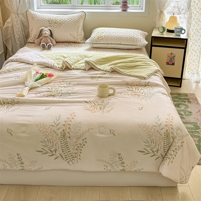 91家纺网 家纺一手货源 找家纺 古吉梦 2024新款冰激凌凉感丝夏被-小清新 凉感丝夏被-绿茵+莴苣