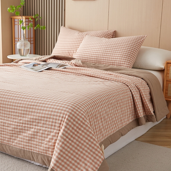 91家纺网 家纺一手货源 找家纺 猎鹿人家纺 2024新款水洗棉棉花夏被 粉小格