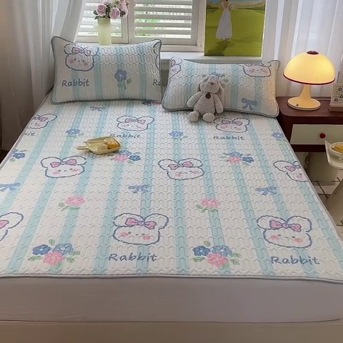 91家纺网 家纺一手货源 找家纺 慕澄家纺 2024新款小版印花0.5乳胶凉席系列 条纹兔