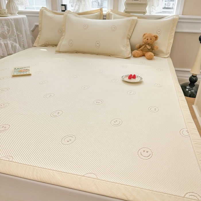 91家纺网 家纺一手货源 找家纺 全季家居 2024新款5A速冷PE小动物系列凉豆豆席 笑脸-卡其-床席款