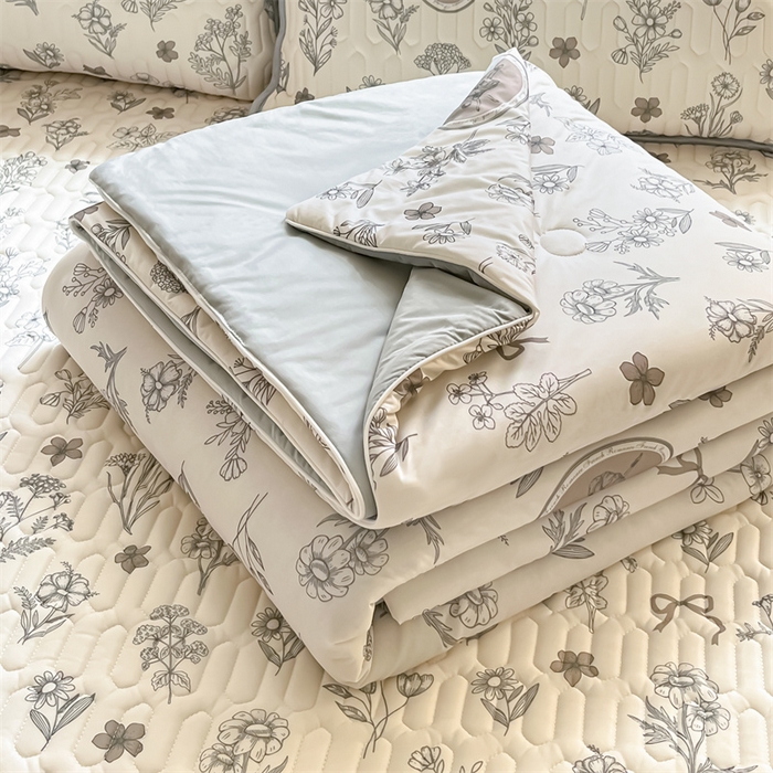 91家纺网 家纺一手货源 找家纺 古吉梦 2024新款冰激凌凉感丝夏被-小清新 凉感丝夏被-芭提雅+浅灰