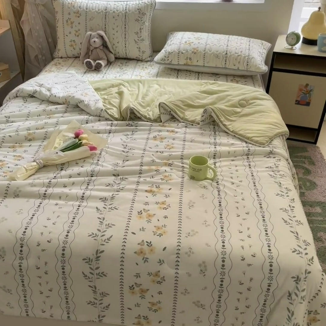 91家纺网 家纺一手货源 找家纺 古吉梦 2024新款冰激凌凉感丝夏被-小清新 凉感丝夏被-碧城春泥+莴苣