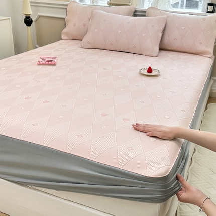 91家纺网 家纺一手货源 找家纺 全季家居 2024新款5A速冷PE小动物系列凉豆豆席 千鸟格-桃粉-床笠款