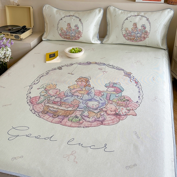 91家纺网 家纺一手货源 找家纺 萝莉家纺 2024新款大版印花冰丝凉席床席床笠款 我和我的玩具小熊们-床笠款