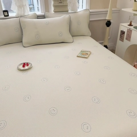 91家纺网 家纺一手货源 找家纺 全季家居 2024新款5A速冷PE小动物系列凉豆豆席 笑脸-天蓝-床笠款