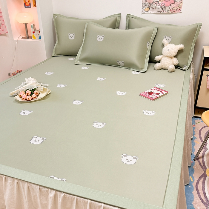 91家纺网 家纺一手货源 找家纺 全季家居 2024新款卡通提花系列PE凉感席 小熊-清新绿