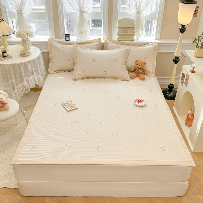 91家纺网 家纺一手货源 找家纺 全季家居 2024新款5A速冷PE小动物系列凉豆豆席 笑脸-卡其-床席款