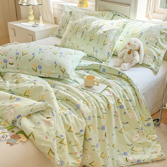 91家纺网 家纺一手货源 找家纺 创优家纺  2025新款A类皱皱纱小花边夏被 幸运兔