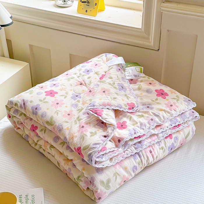 91家纺网 家纺一手货源 找家纺 创优家纺  2025新款A类皱皱纱小花边夏被 满心欢喜