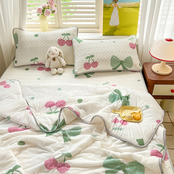 91家纺网 家纺一手货源 找家纺 慕澄家纺 2024新款小版印花0.5乳胶凉席夏被四件套 粉樱桃