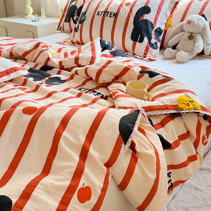 91家纺网 家纺一手货源 找家纺 创优家纺  2025新款A类皱皱纱小花边夏被 红小喵