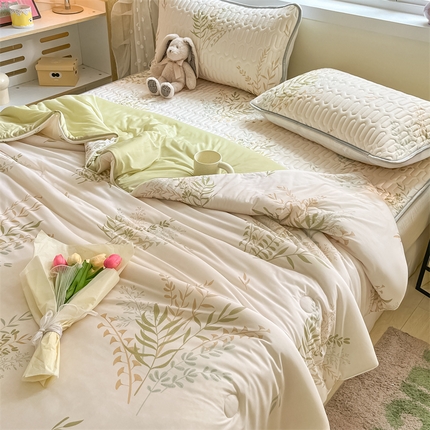 91家纺网 家纺一手货源 找家纺 古吉梦 2024新款冰激凌凉感丝夏被-小清新 凉感丝夏被-绿茵+莴苣