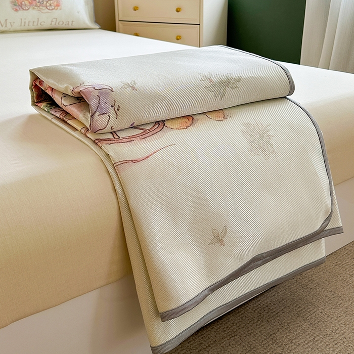 91家纺网 家纺一手货源 找家纺 萝莉家纺 2024新款大版印花冰丝凉席床席床笠款 我心爱的小花车-平席款